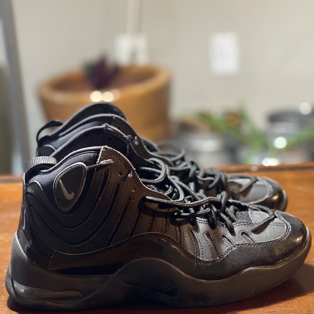 Nike Air Bakin. Black on Black